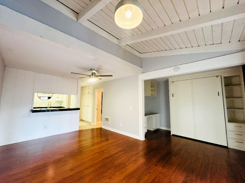 Santa Ana Condo: 1040 W MacArthur Blvd