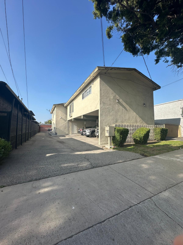Bellflower Apartment: 16121 Clark Ave, #2