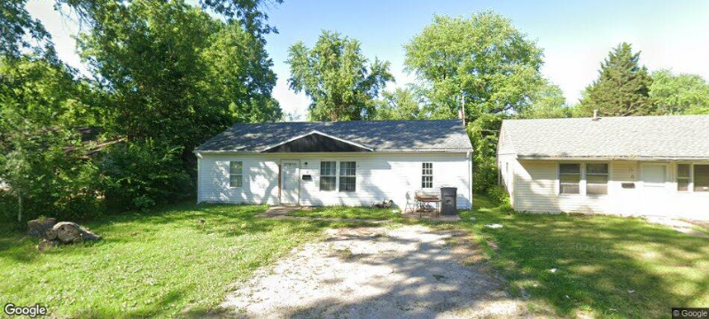 East Saint Louis House: 8 Louise Lane