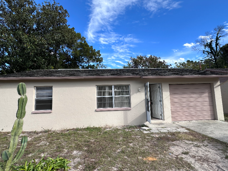 Hudson House: 15914 Winner Ln