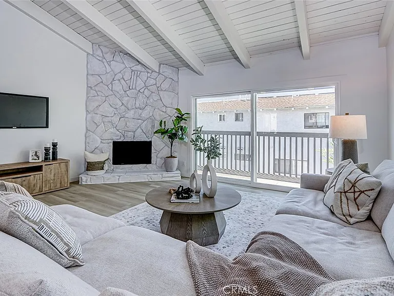 Hermosa Beach Townhome: 858 1st St