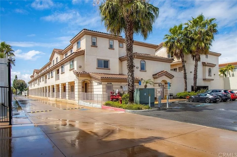 Fountain Valley Condo: 17168 Newhope St