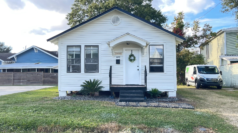 Lafayette House: 808 Gordon st