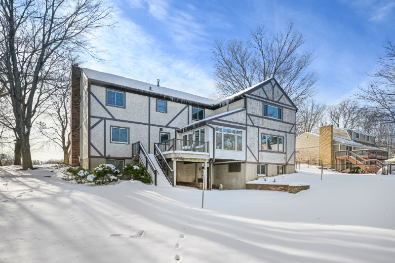 Golden Valley House: 7450 Duluth St