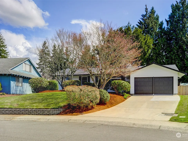 Kirkland House: 13604 116th Place NE