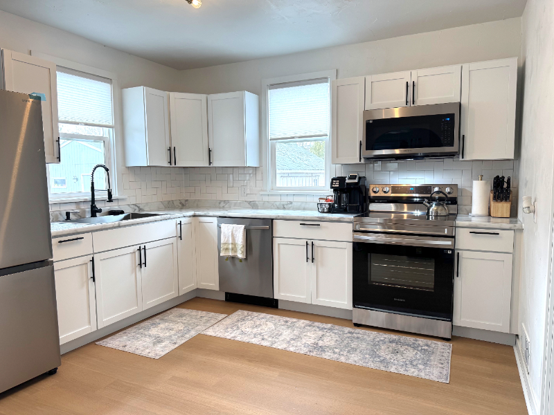 Sturgeon Bay House: 735 N 6th Ave