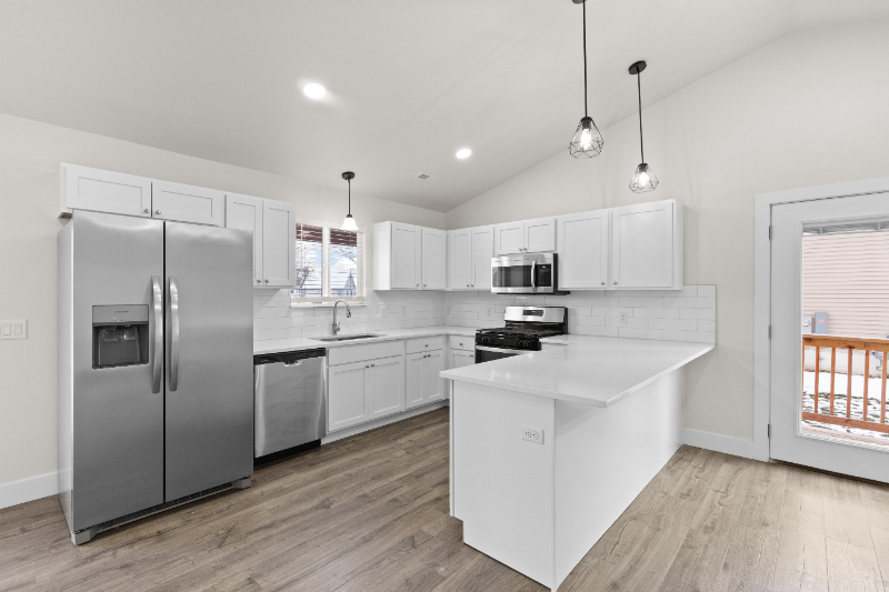 Adrian House: 818 Burr St