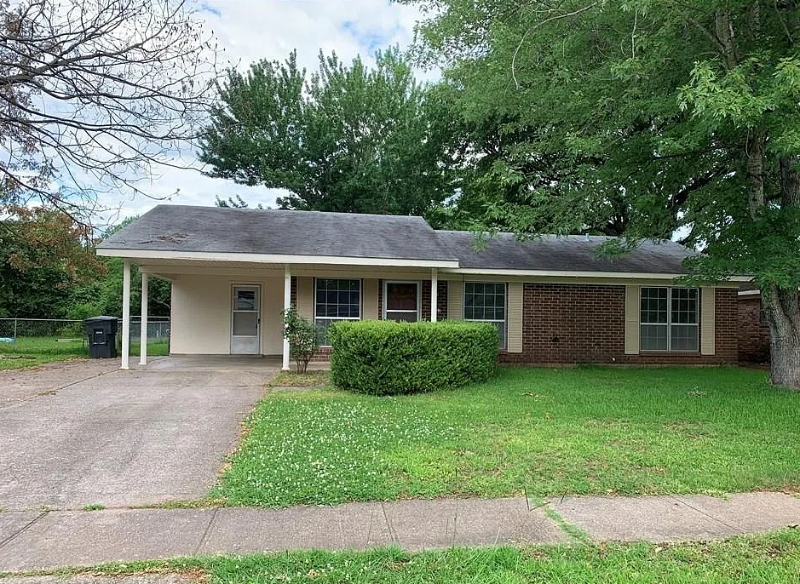 Bossier City House: 1517 Fox St