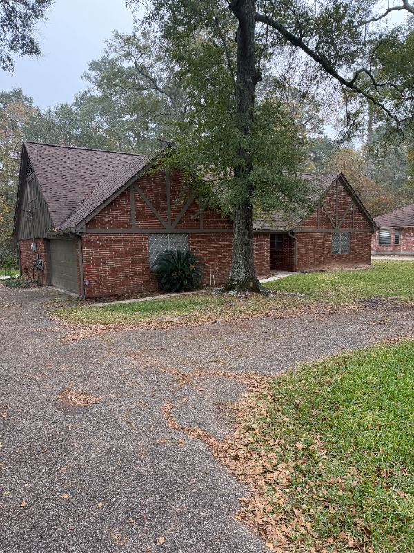 Conroe House: 96 Panorama Dr