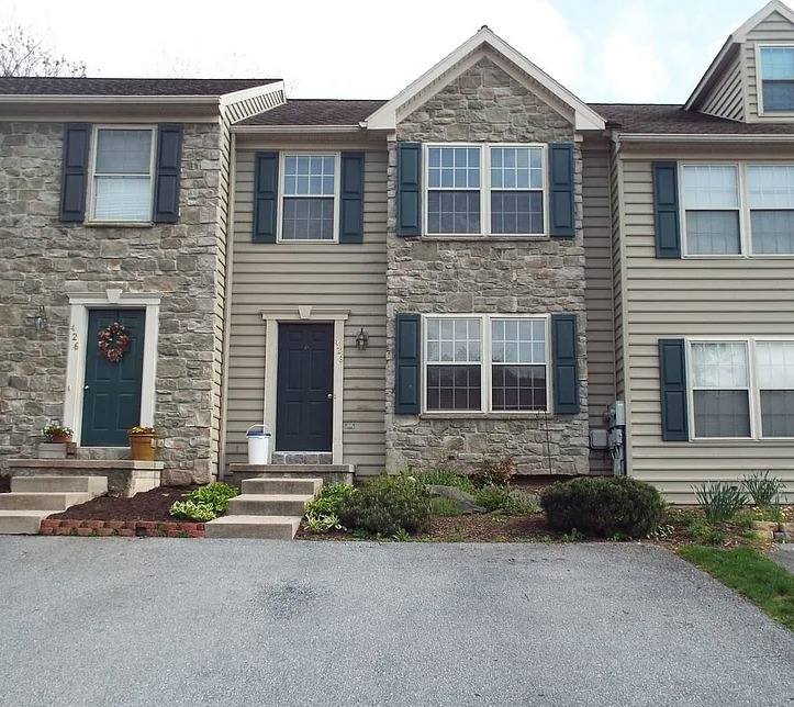 Elizabethtown Townhome: 428 Indian Rock Circle