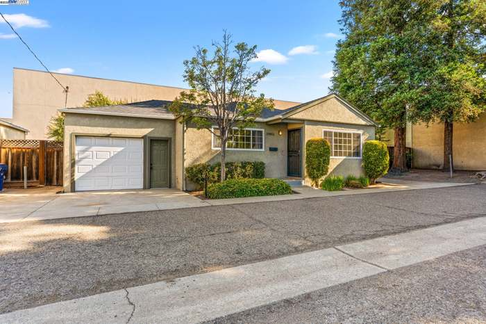 Castro Valley House: 20852 Baker Rd