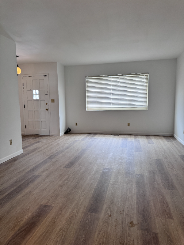 Englewood House: 303 Highland Dr