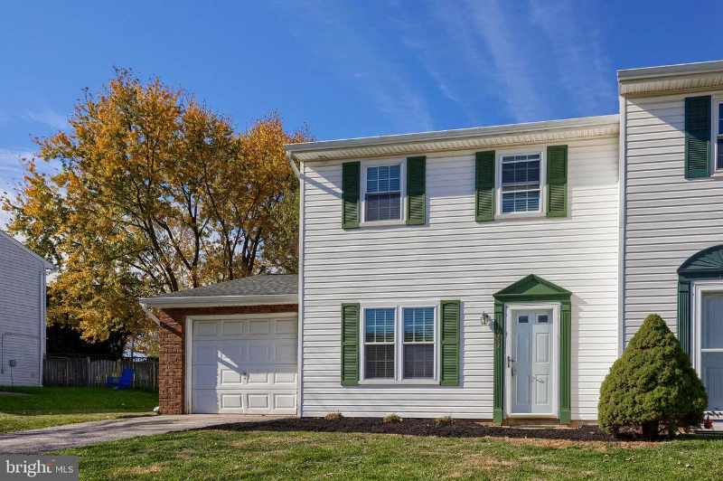 York Townhome: 1902 Pin Oak Drive