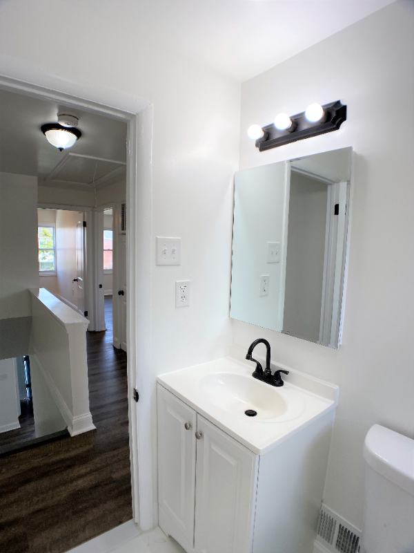 Dundalk House: 2038 Kelmore Rd, Dundalk MD 21222