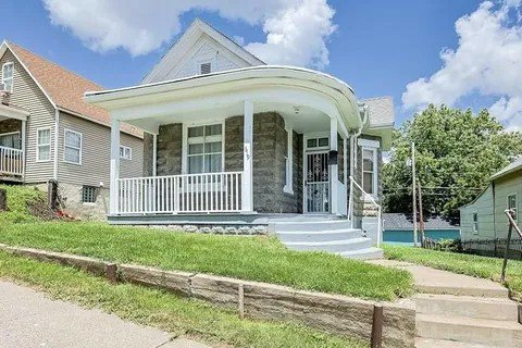 Saint Joseph House: 619 Hamburg Avenue