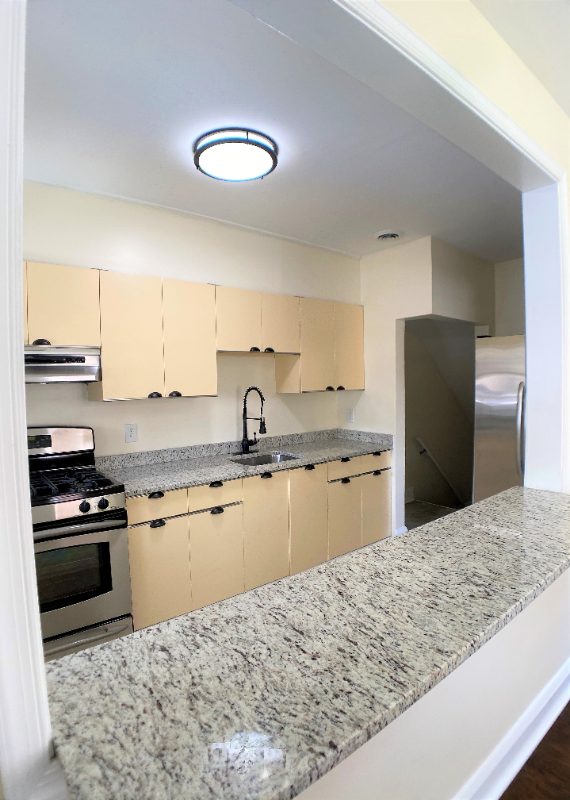 Dundalk House: 95 Kentway Rd, Dundalk MD 21222