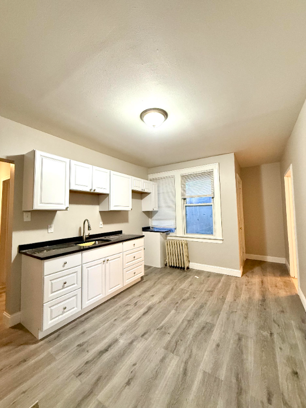 Hartford Apartment: 9 Dorothy Street