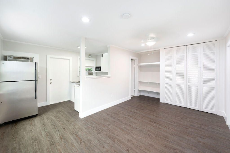 North Palm Beach Multiplex: 1883 Smith Dr