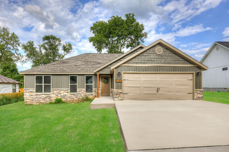 Carthage House: 1242A Sheila Ann Dr