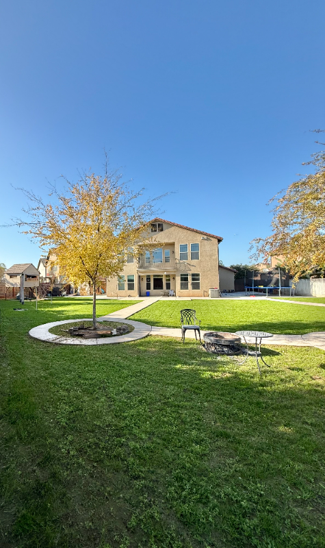 Fresno House: 7269 W Robinwood Ln