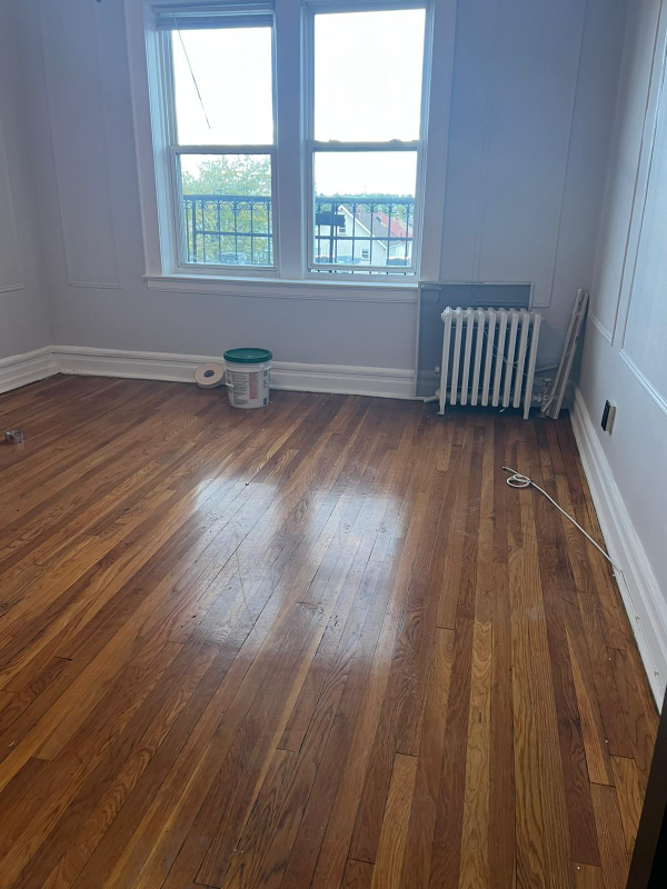 Newark Apartment: 689 Sanford Ave