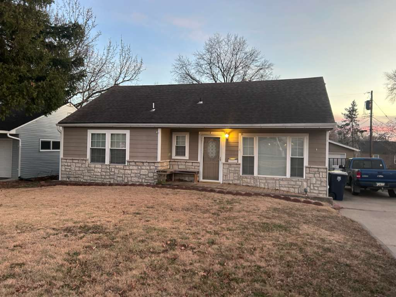 Kansas City House: 215 W 89th ST