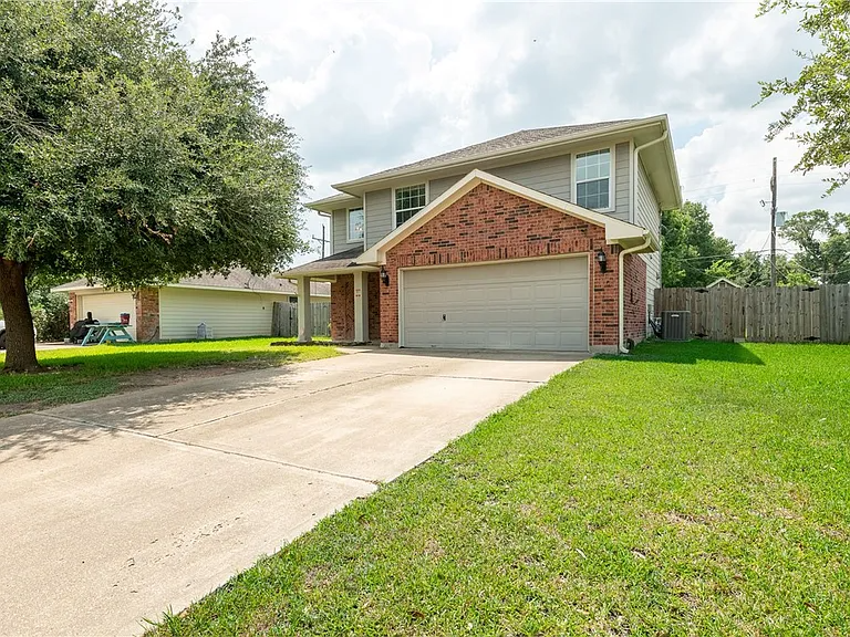 Navasota House: 711 Mockingbird