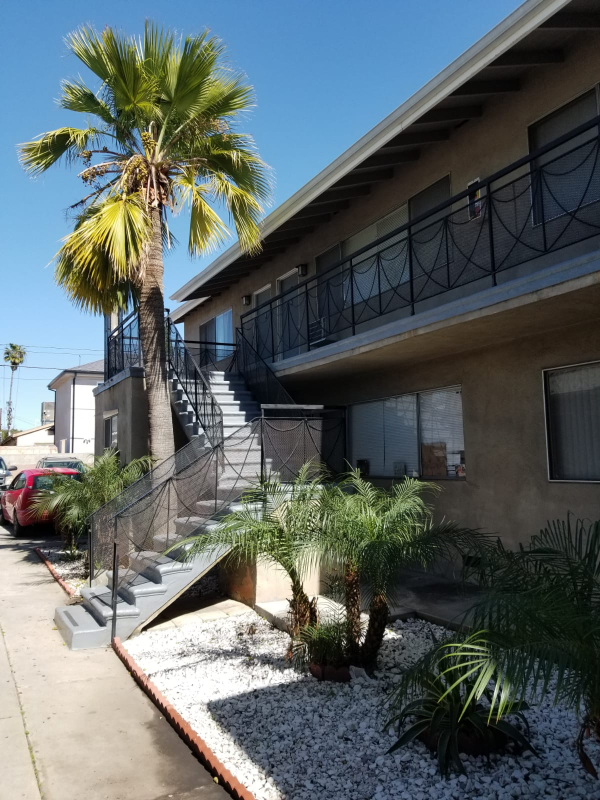 Van Nuys Apartment: 14811 Vanowen st #3