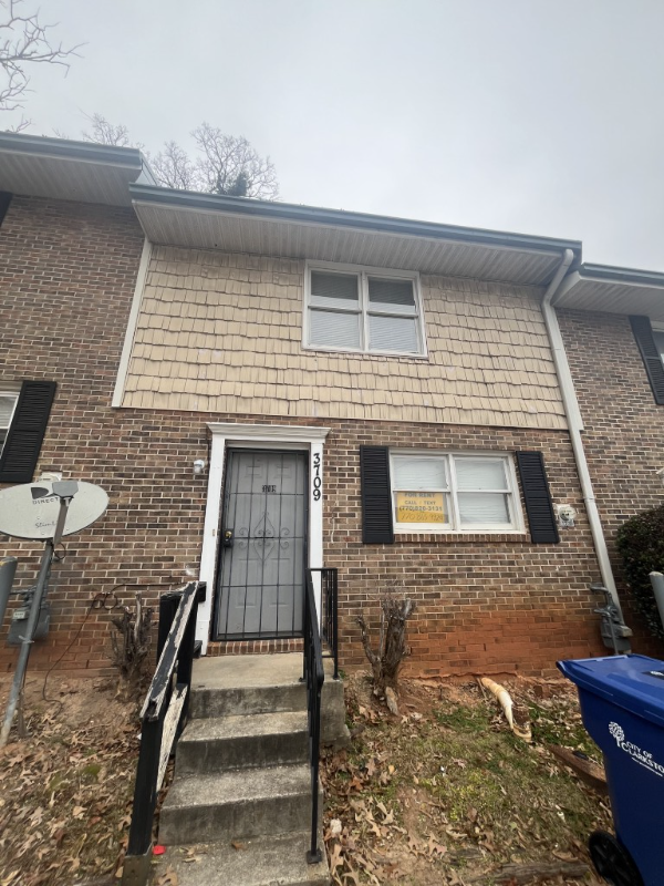 Clarkston Townhome: 3709 Church St.