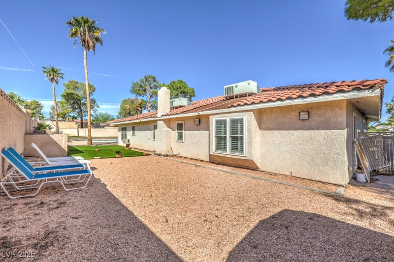 Henderson House: 2240 Grayson Cir