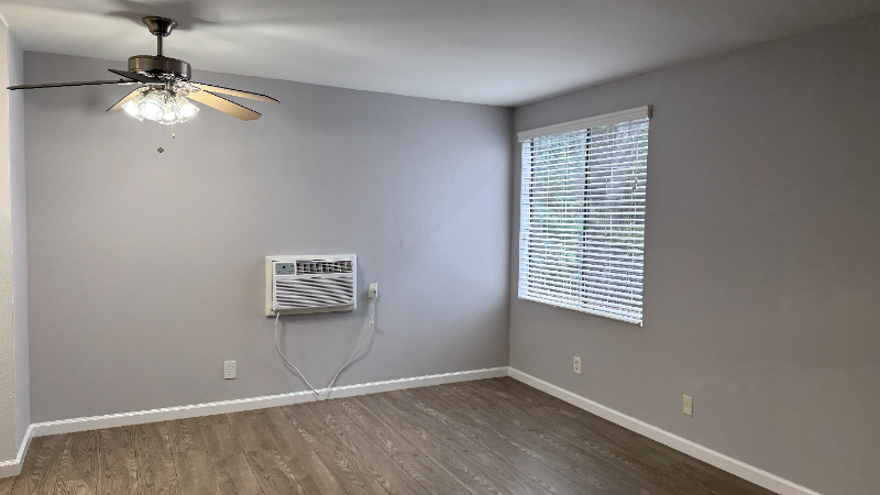 Los Angeles Apartment: 7044 Hawthorn Avenue