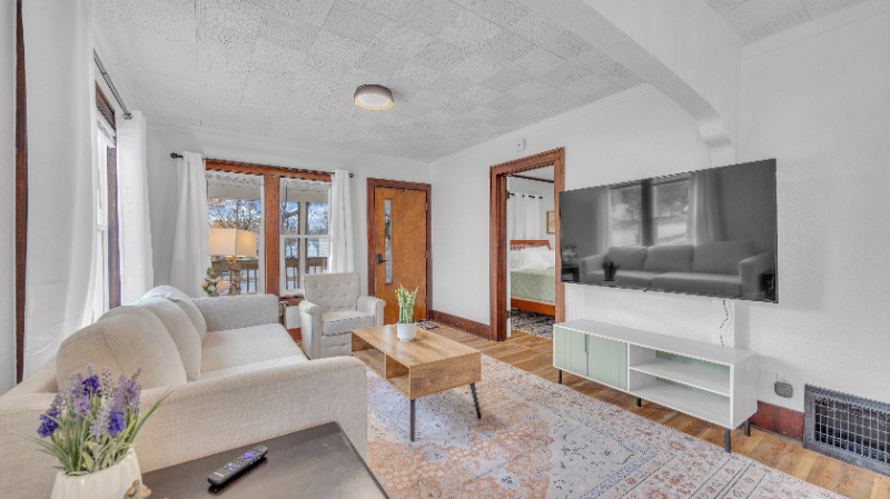 Sheboygan House: 715 N 14th Ave