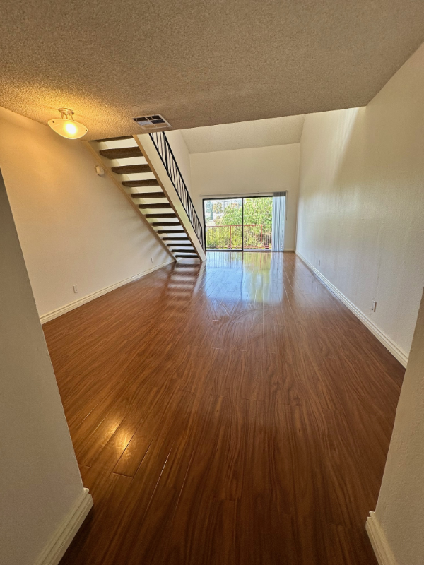 los angeles Apartment: 121 s swall dr