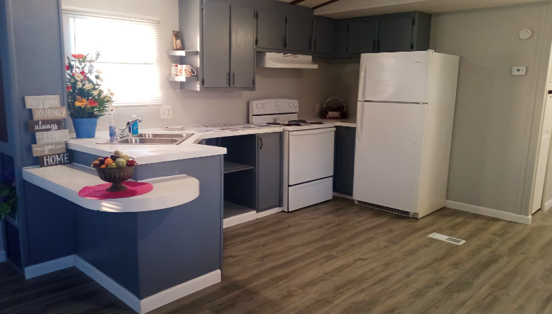 Marshall House: 777 E Yerby St