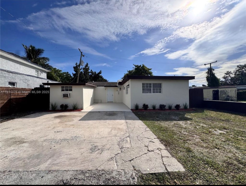 Miami House: 748 NW 77 Ter