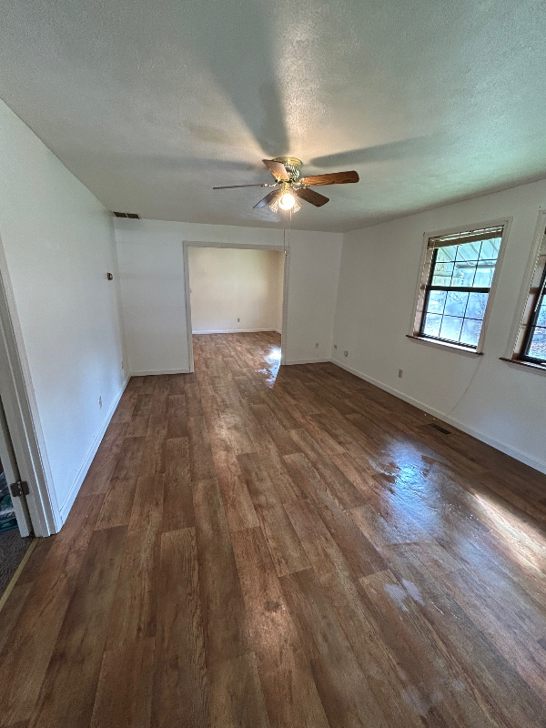 London House: 7370 E Dupont Avenue