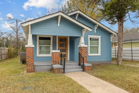 Fort Worth House: 2512 Campbell Street