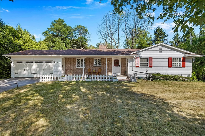 Pittsford House: 178 South Main Street