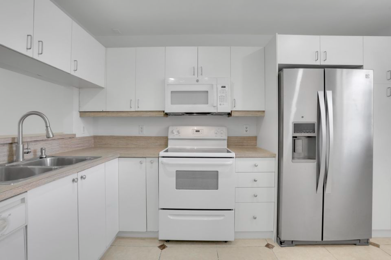 Deerfield Beach Townhome: 315 NW 36th Avenue