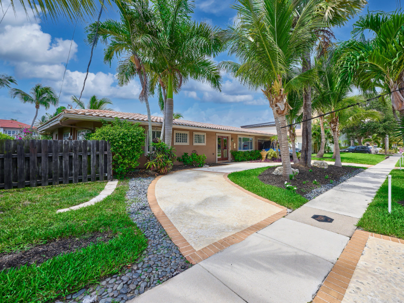 Lighthouse Point House: 2810 NE 48th Ct
