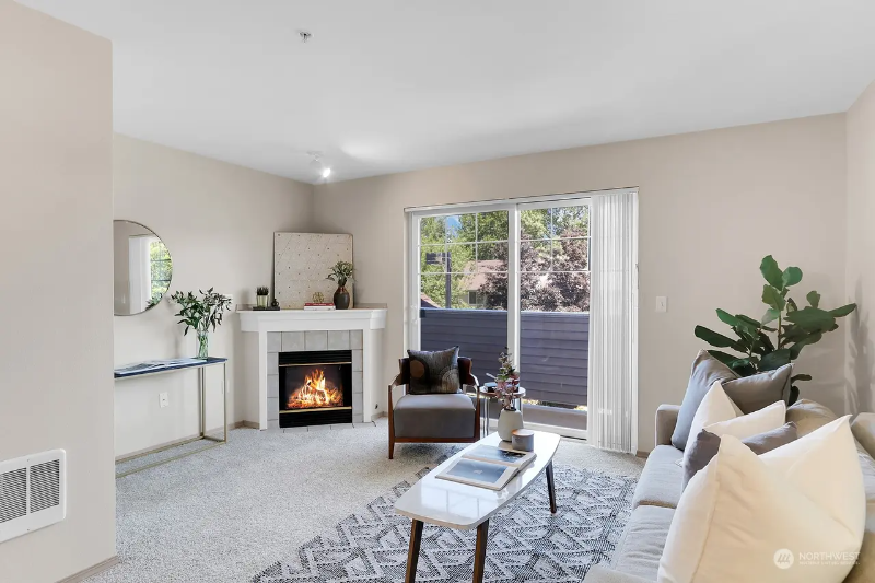 Everett Condo: 1001 W Casino Road