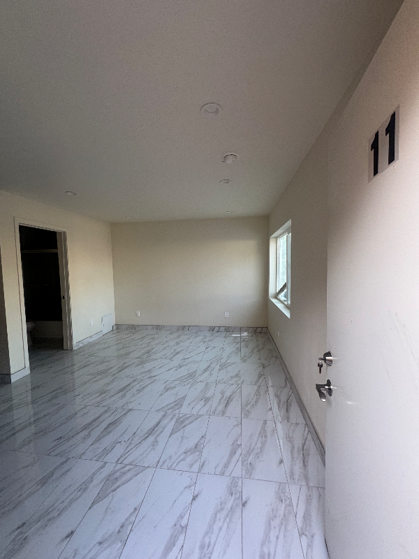 Los Angeles Apartment: 1193 n Ardmore Ave