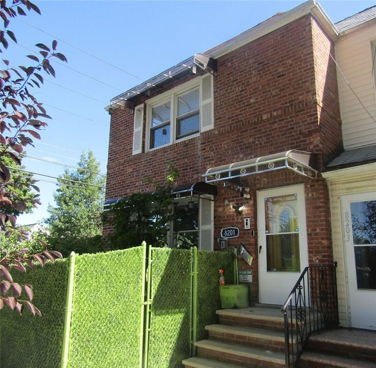 bellerose House: 8201 251 st