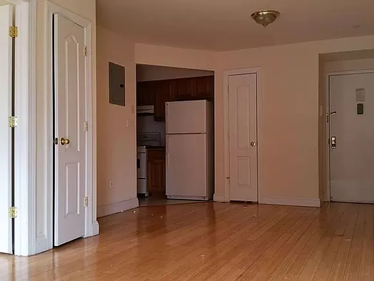 Briarwood House: 141-35 pershing crescent