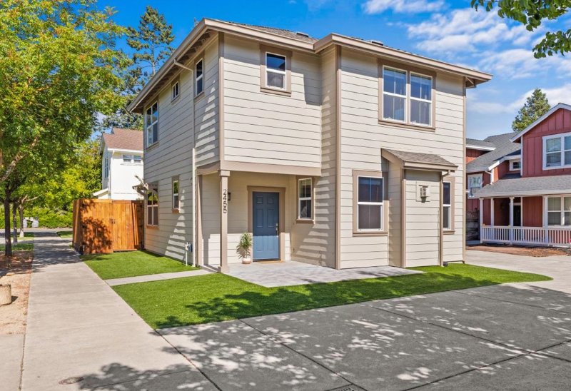 Santa Rosa House: 2455 Prairie Ln