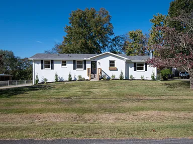 Hendersonville House: 205 Gatone Drive
