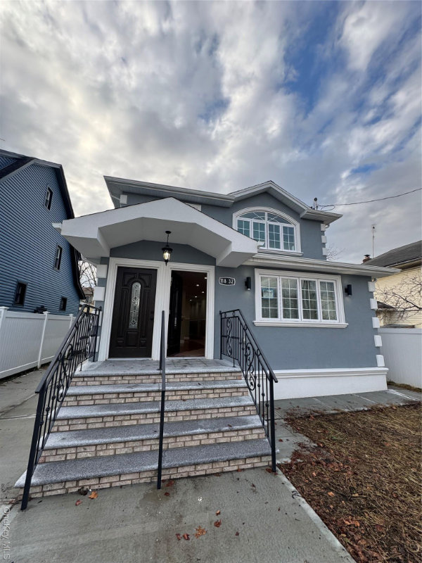 saint albans House: 11832 200 st