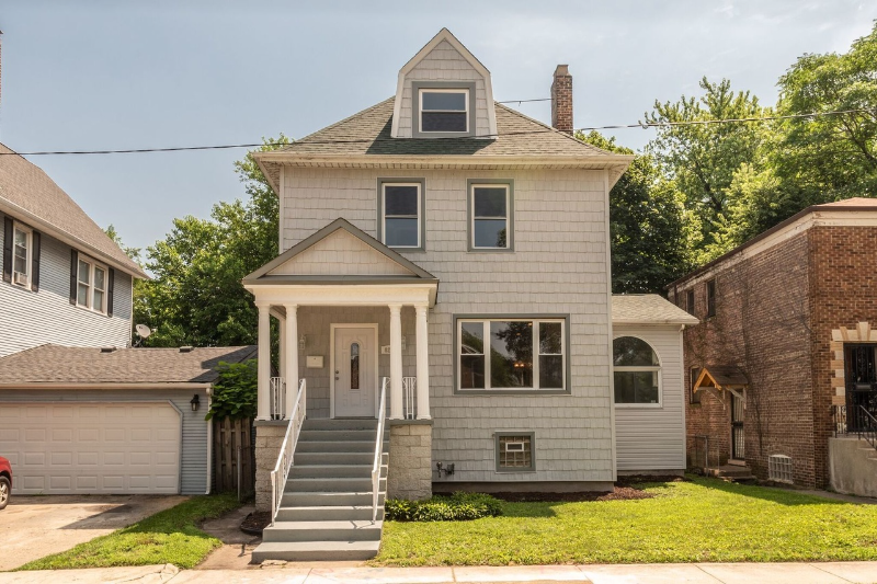 Chicago House: 8211 S Cornell Ave