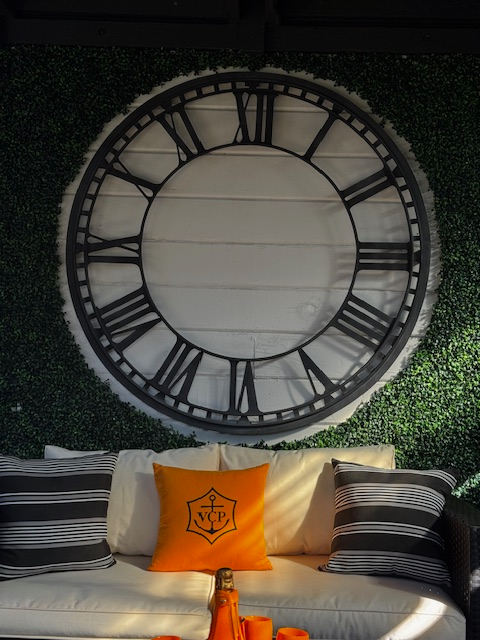 Oakland House: 9850 Springfield St