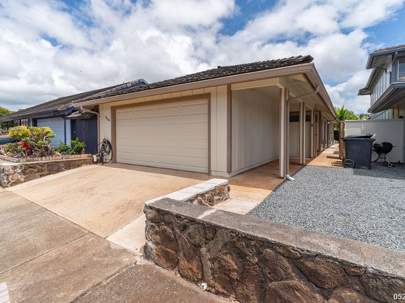 Waipahu House: 94-1126 Polinahe Pl
